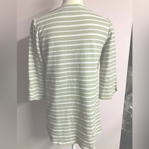 Chico’s Zenergy Women’s Top/Tunic, Size 0, Celery Green/White Stripes, 3/4 Sl - Picture 2 of 3